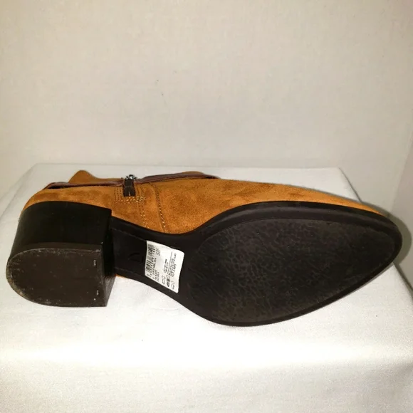 Clarks Narative Brown Suede Bootie 8 M Side Zipper Adjustable Ankle Strap. - Picture 9 of 10